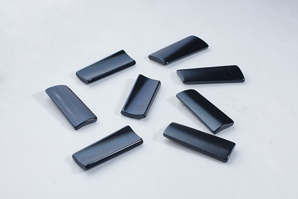 Watt type heterotypic magnet